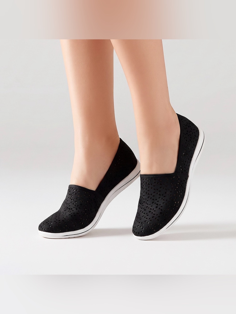 Ladies Clarks Cloudsteppers Breeze Emily Pull-On Casual Sneakers Black SZ 8 EUC